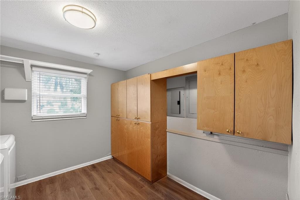2505 Wood ST-38