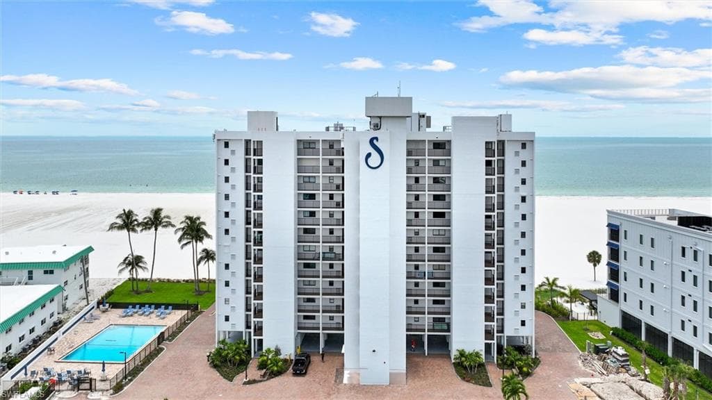 6400 Estero BLVD 301-1