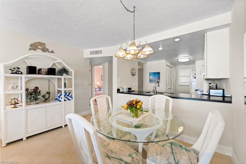 6400 Estero BLVD 301-5