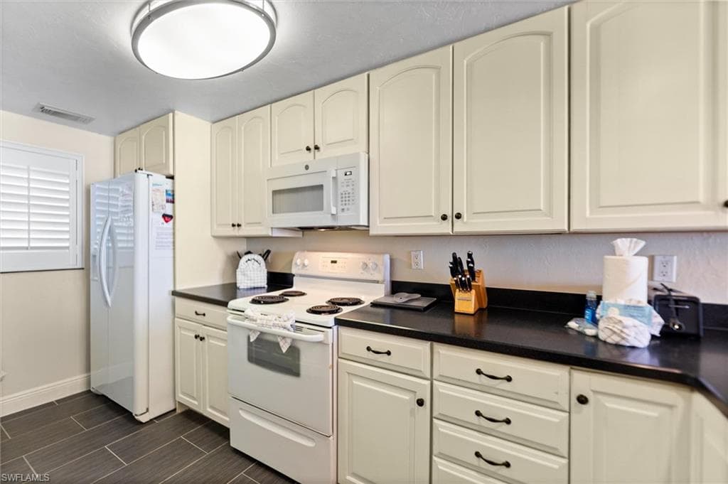 6400 Estero BLVD 301-6