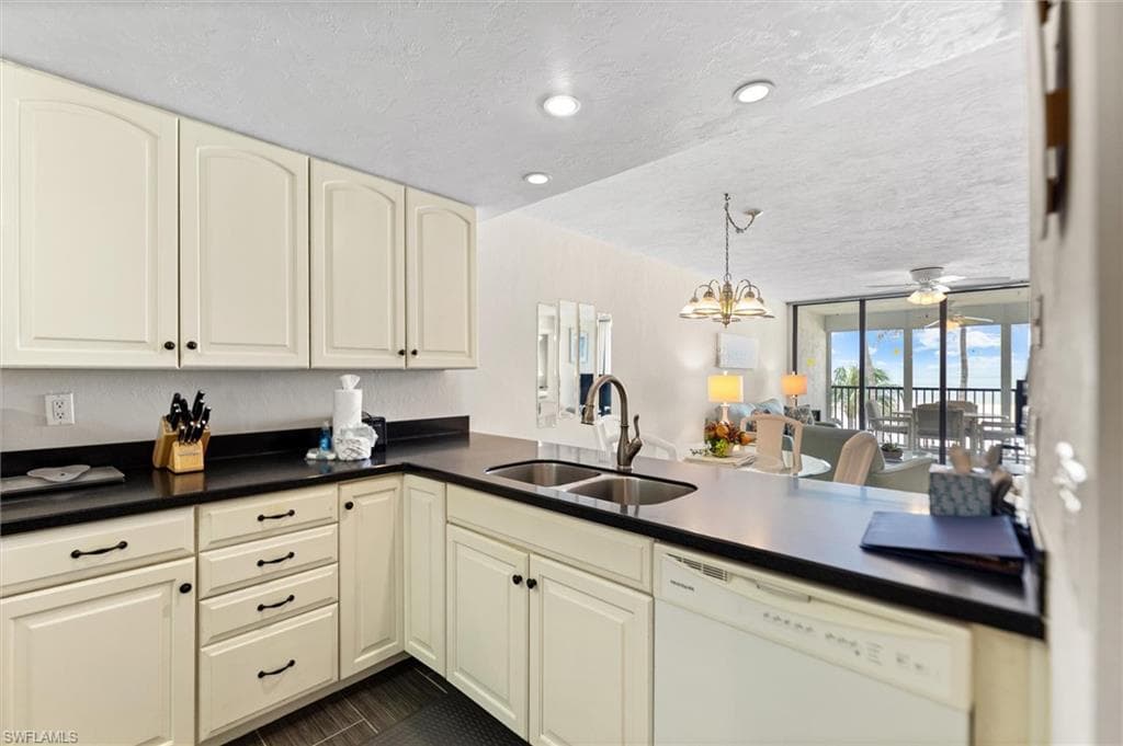 6400 Estero BLVD 301-7