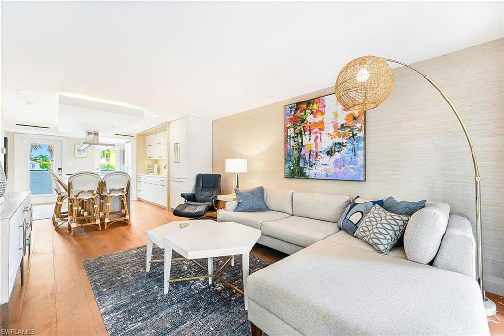 250 7th AVE S 207-3