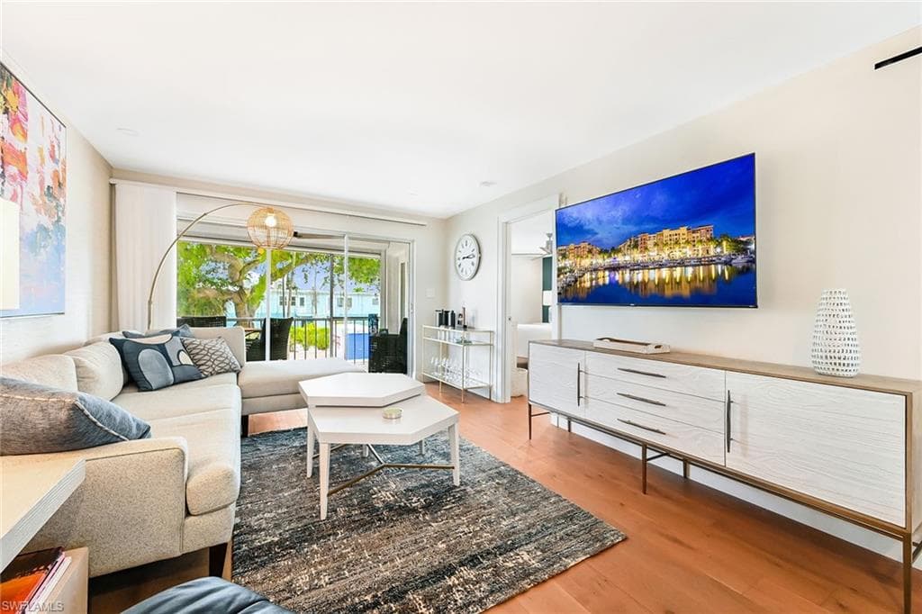 250 7th AVE S 207-1