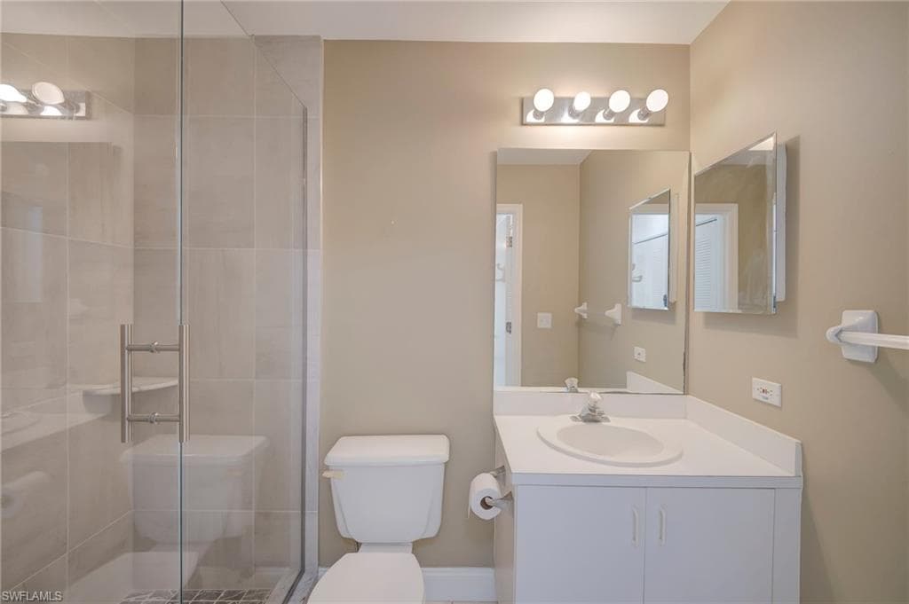 5709 Foxlake DR 208-17