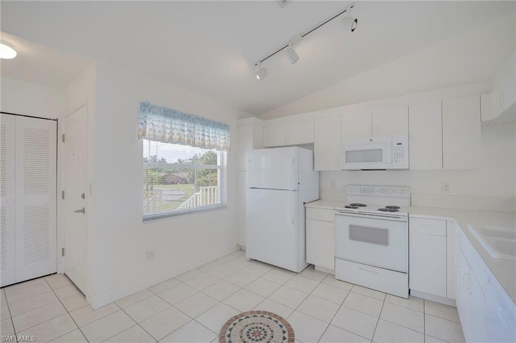 5709 Foxlake DR 208-14