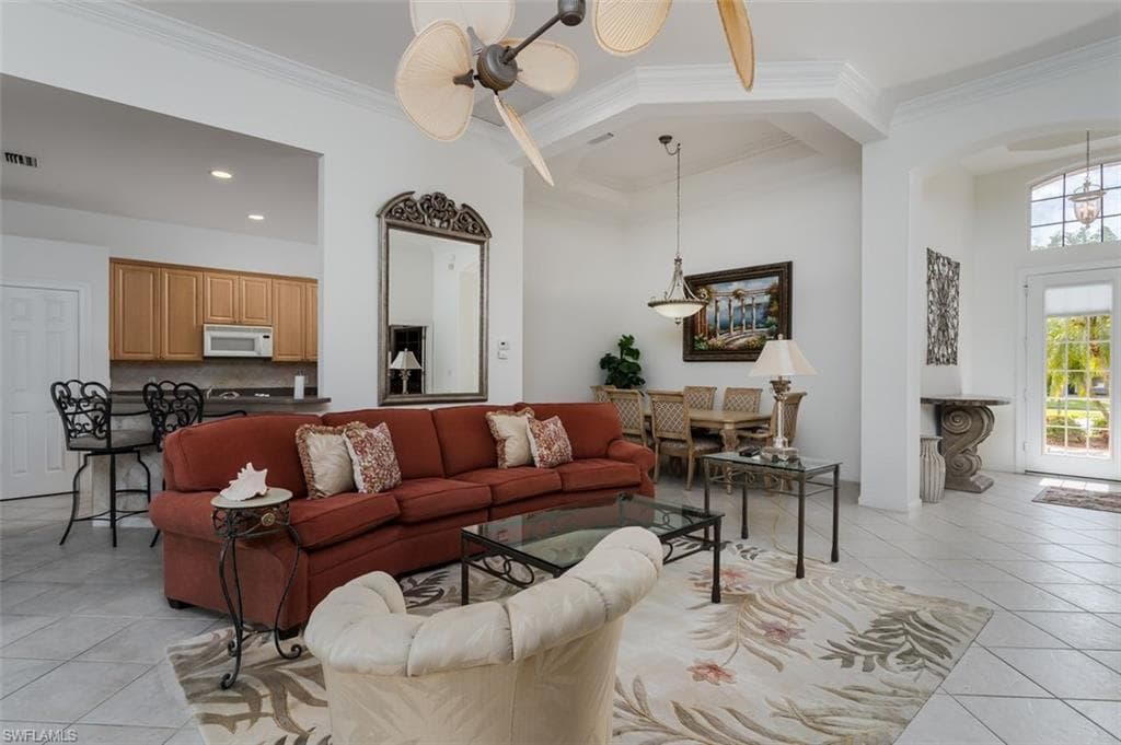 15821 Delaplata LN-7
