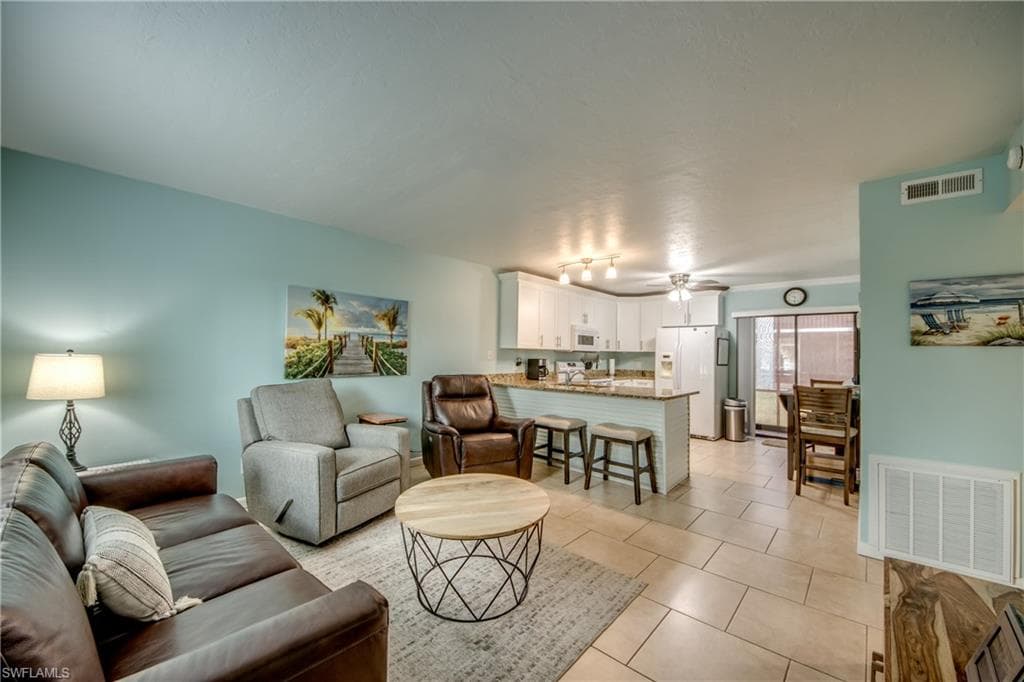 4904 Vincennes CT 108-7