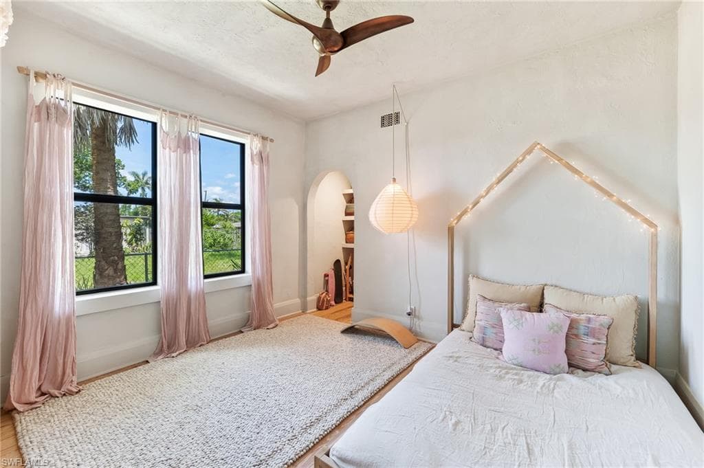 1717 Sunset PL-16