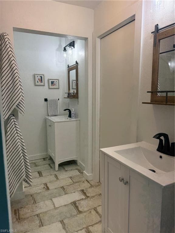 1318 Junonia ST-19