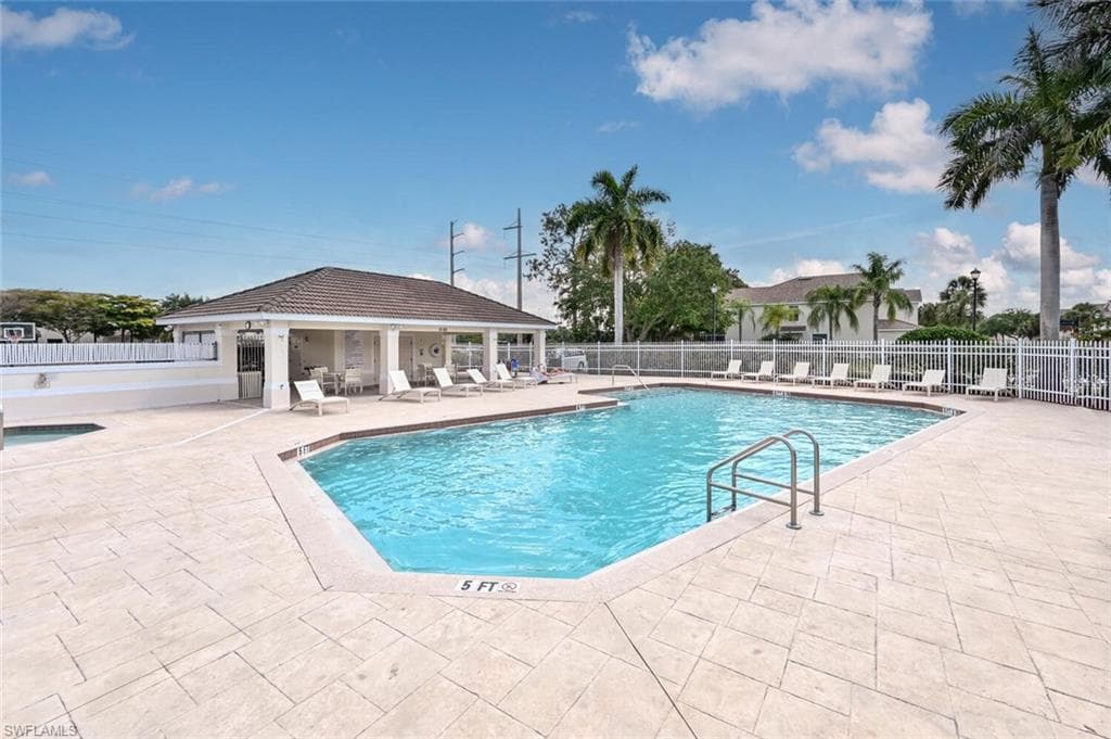 981 Hampton CIR 119-25
