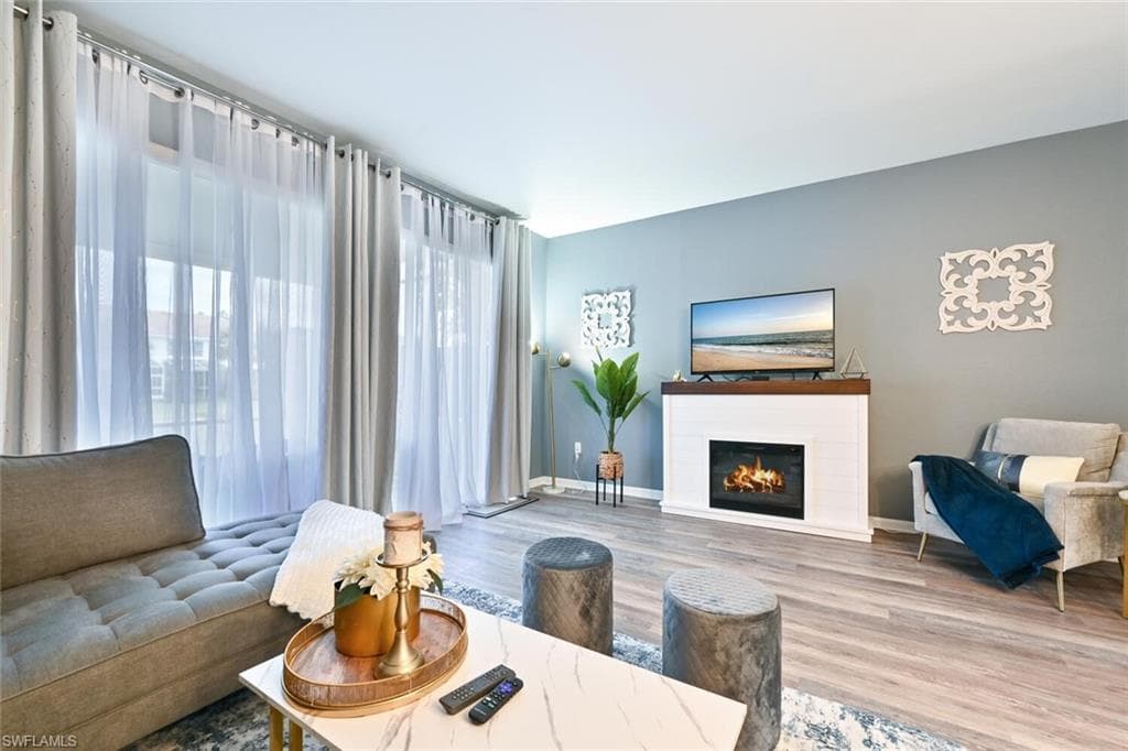 981 Hampton CIR 119-4