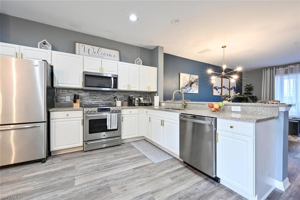 981 Hampton CIR 119-8