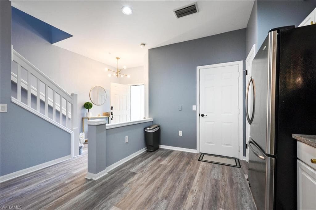 981 Hampton CIR 119-9