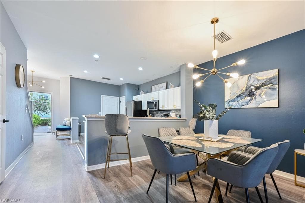 981 Hampton CIR 119-7