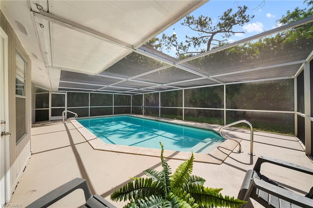 4688 Pembrooke LN-22
