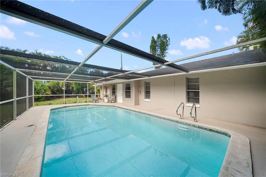 4688 Pembrooke LN-23