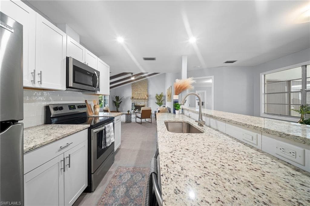 4688 Pembrooke LN-3