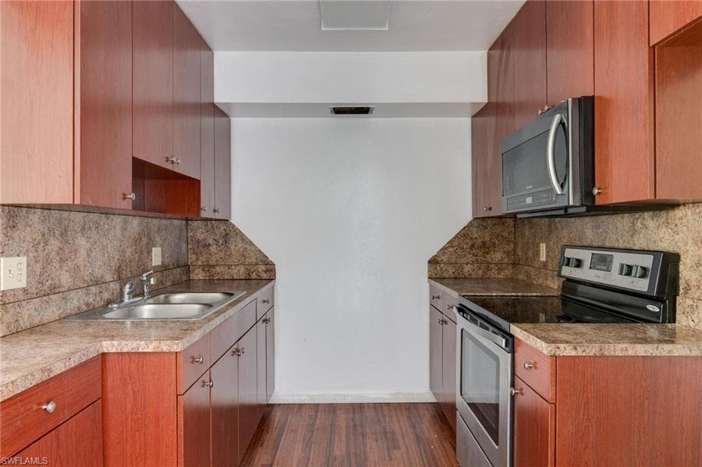 2828 Jackson ST M5-8