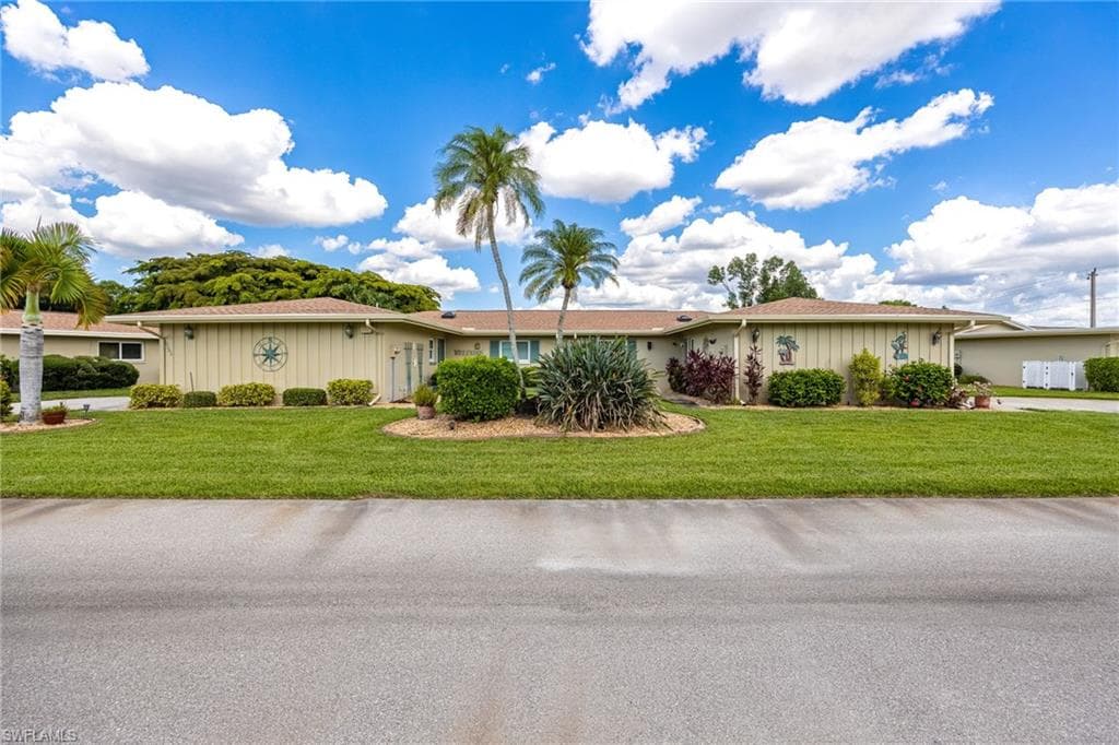 5585 Hamlet LN-1