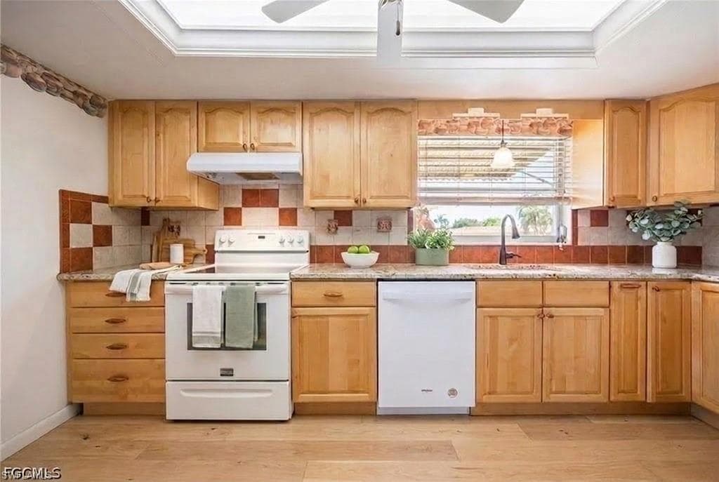 5585 Hamlet LN-6