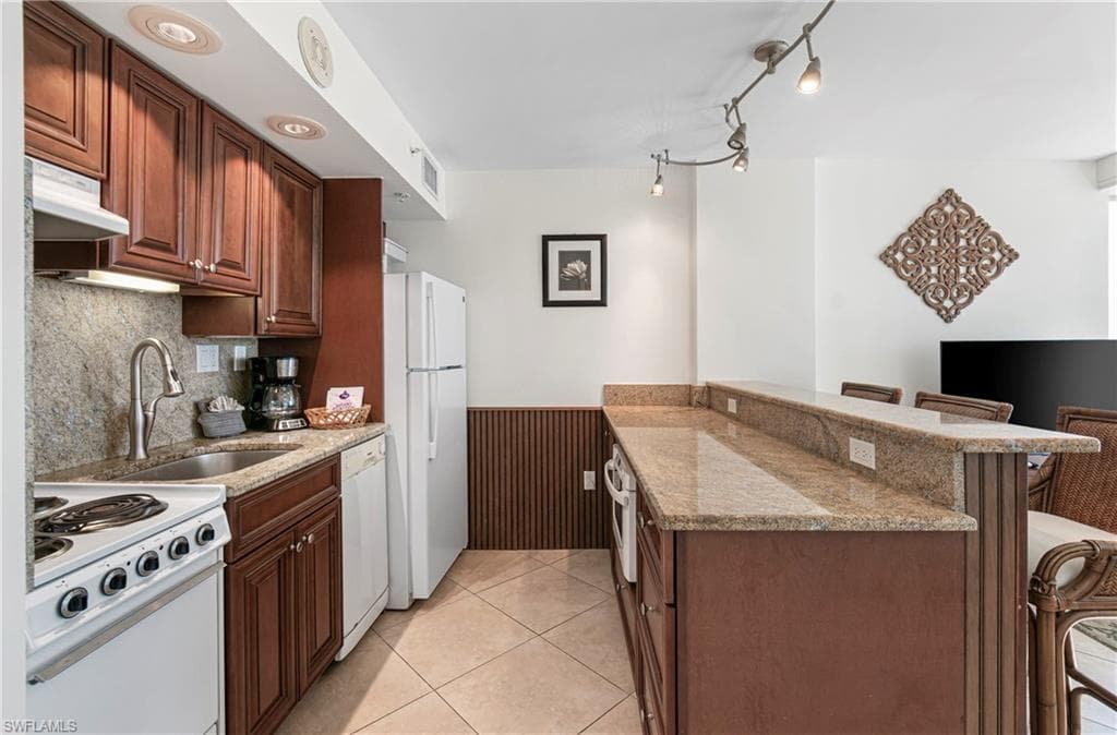 8771 Estero BLVD 907-7