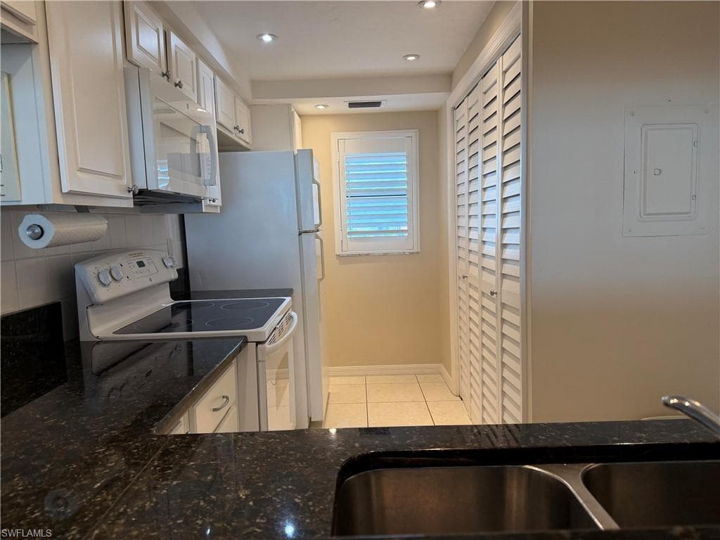6400 Estero BLVD 403-9