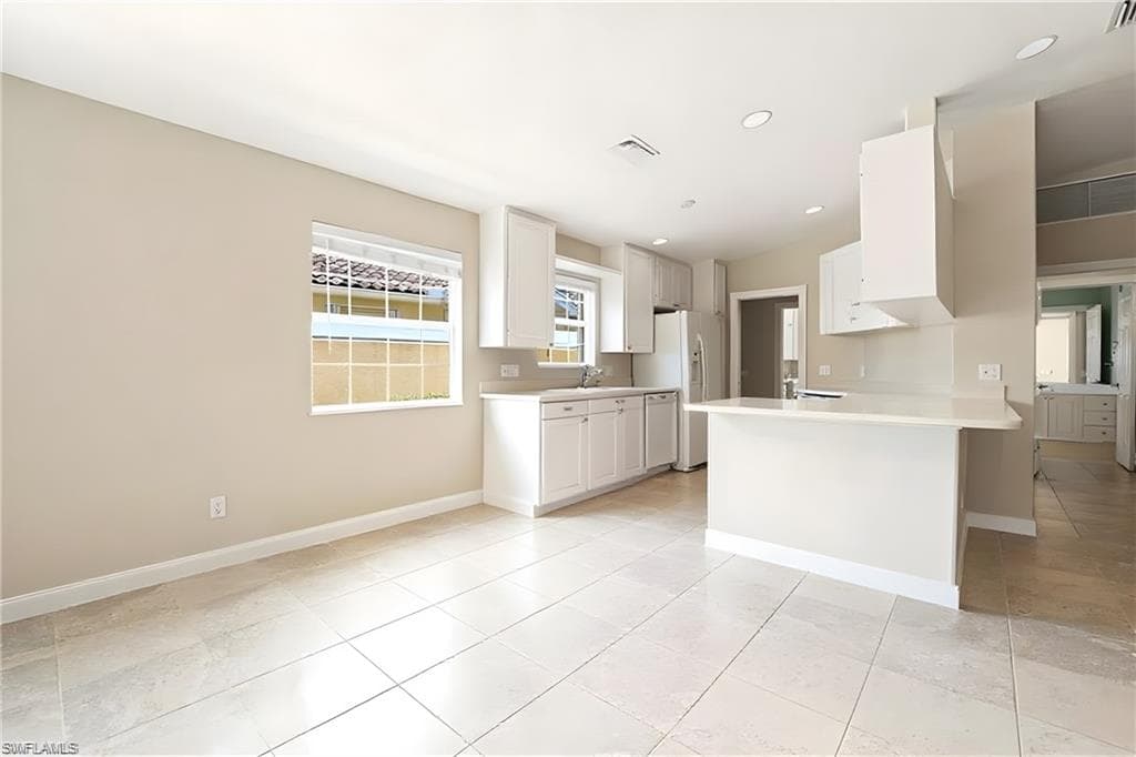 8141 Xenia LN-6