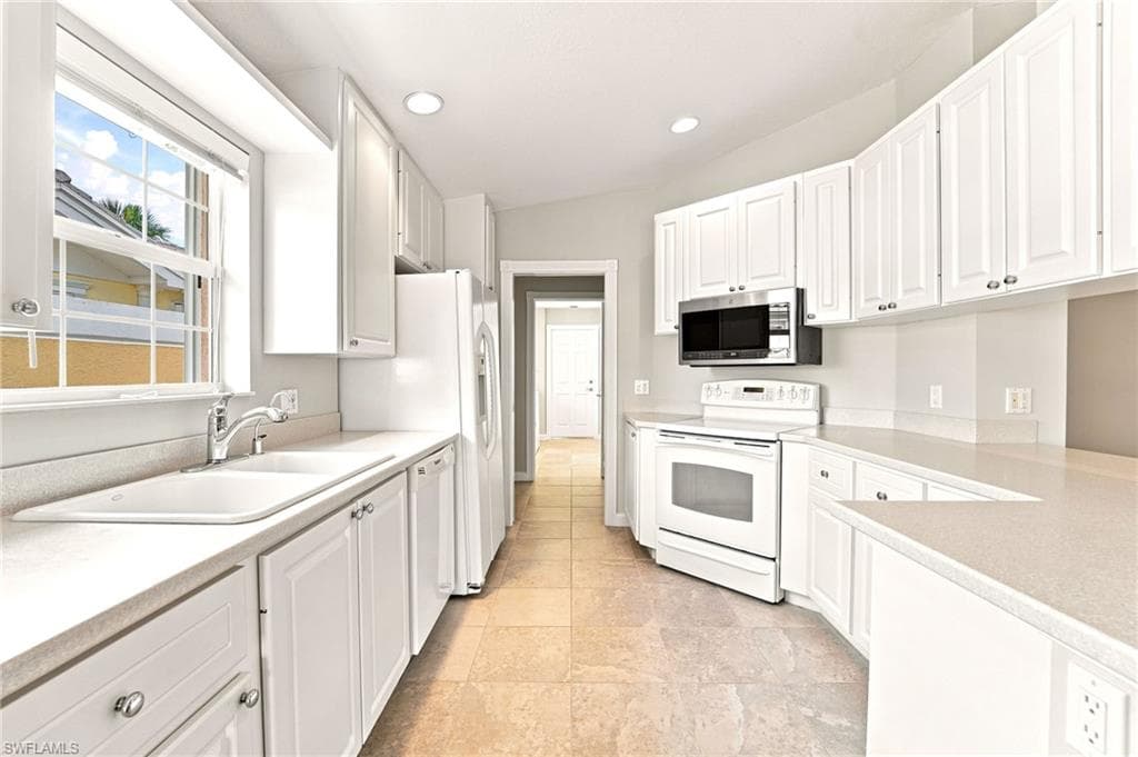 8141 Xenia LN-4