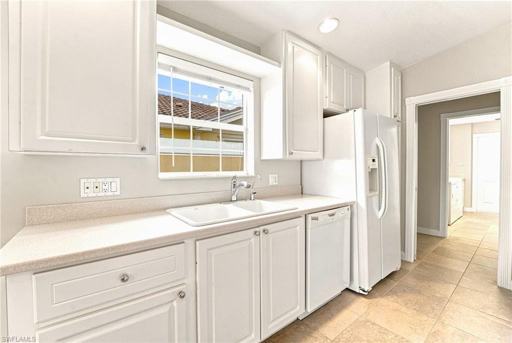 8141 Xenia LN-3