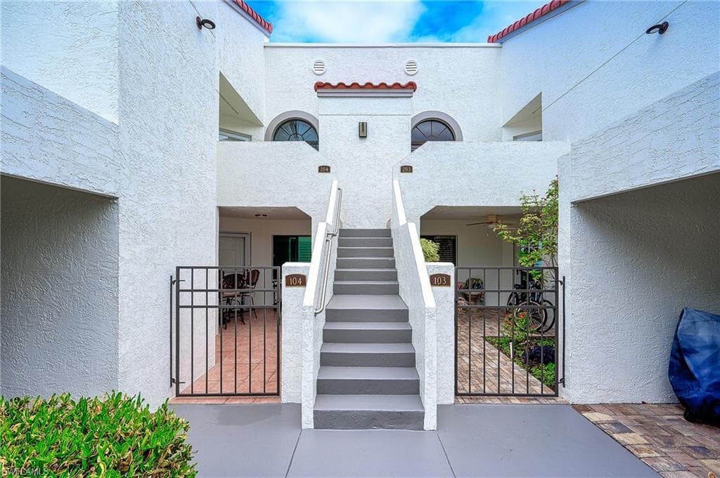 565 Beachwalk CIR T-104-1
