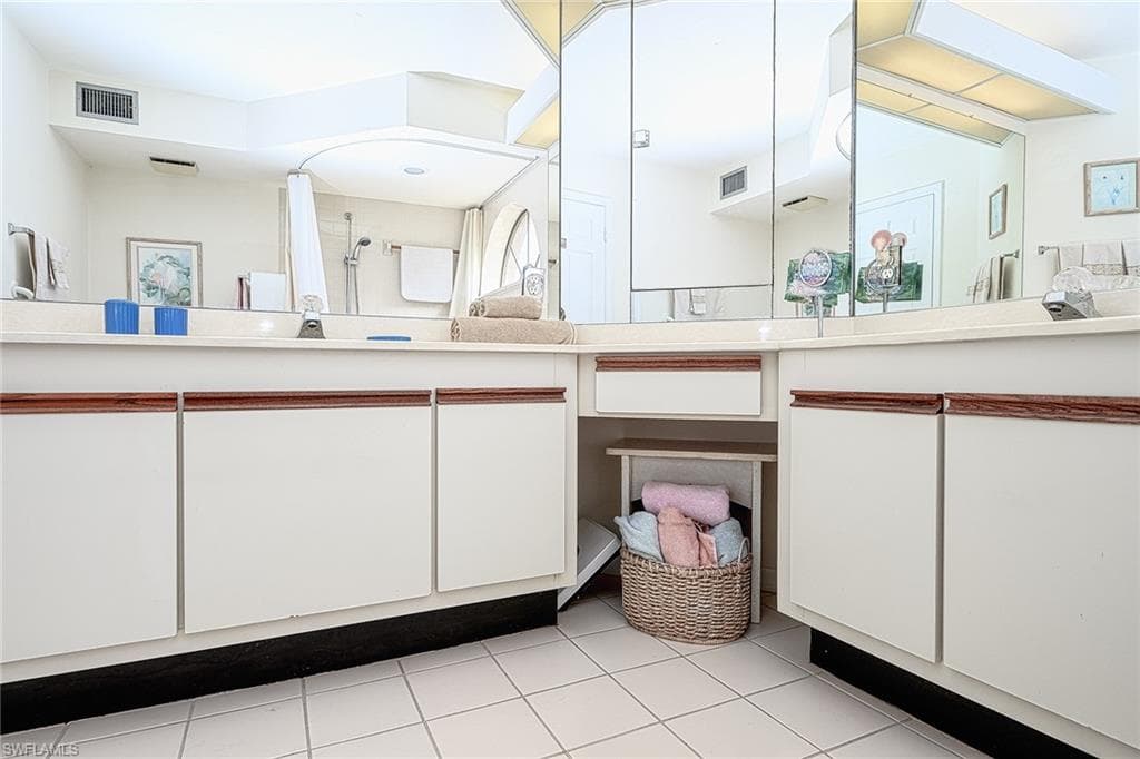 565 Beachwalk CIR T-104-15