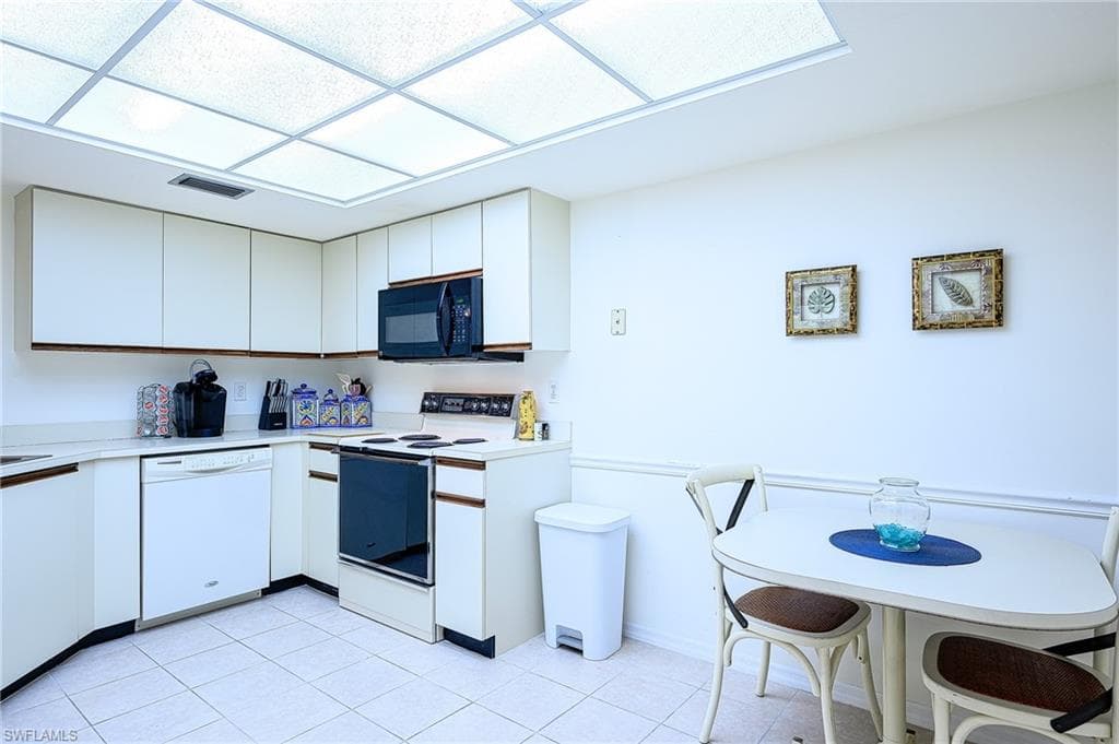 565 Beachwalk CIR T-104-11