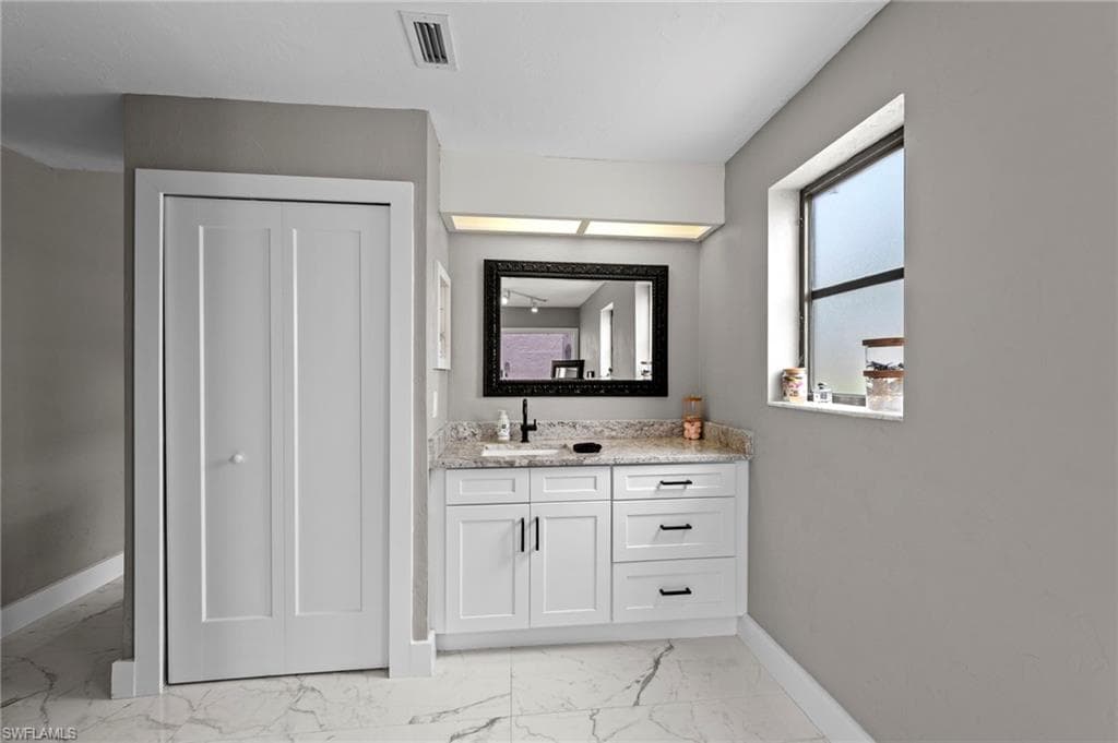 17209 Castleview DR-25