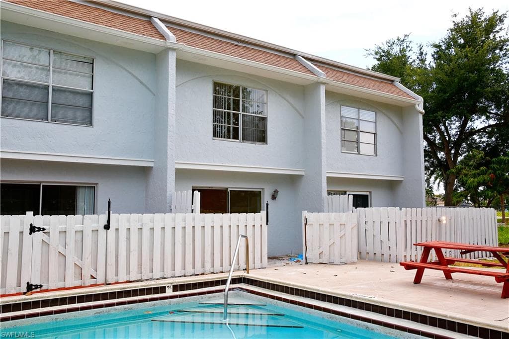 1123 SW 48th TER 102-26