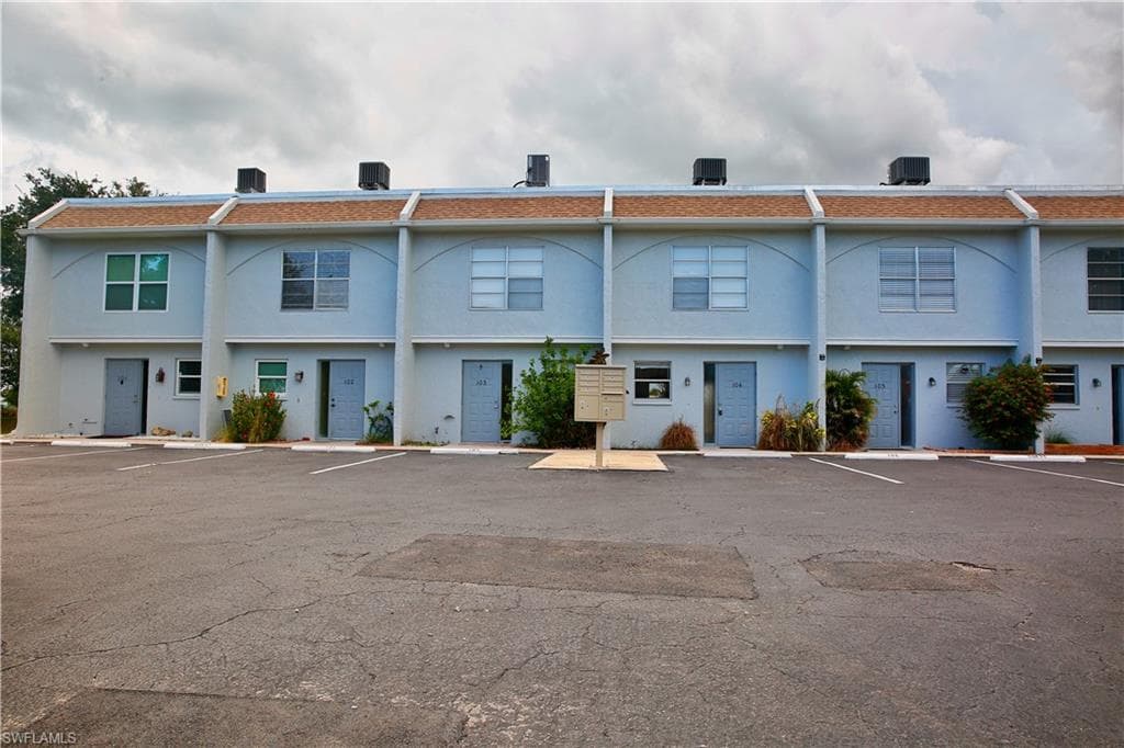1123 SW 48th TER 102-1