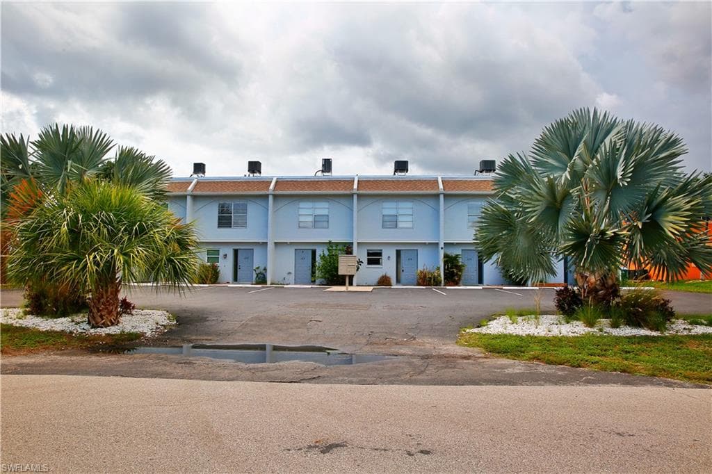 1123 SW 48th TER 102-2