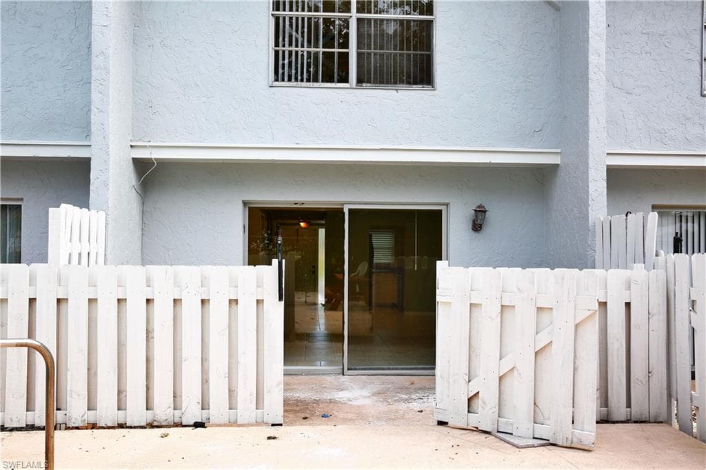 1123 SW 48th TER 102-27