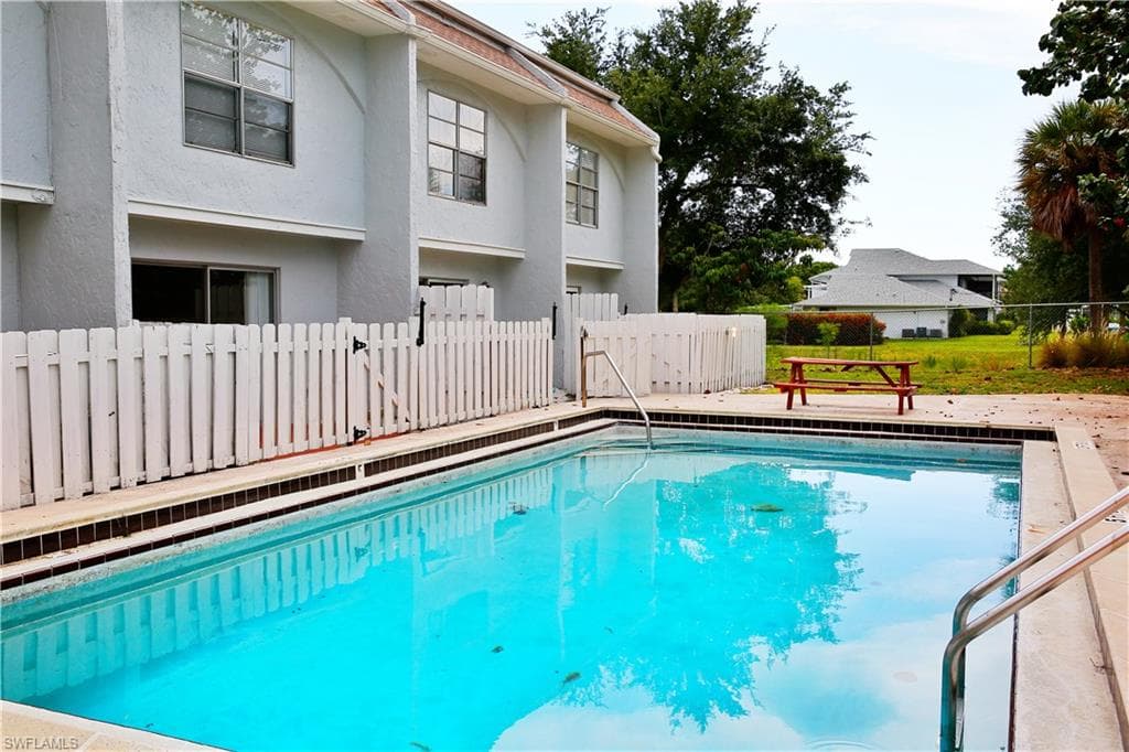 1123 SW 48th TER 102-24