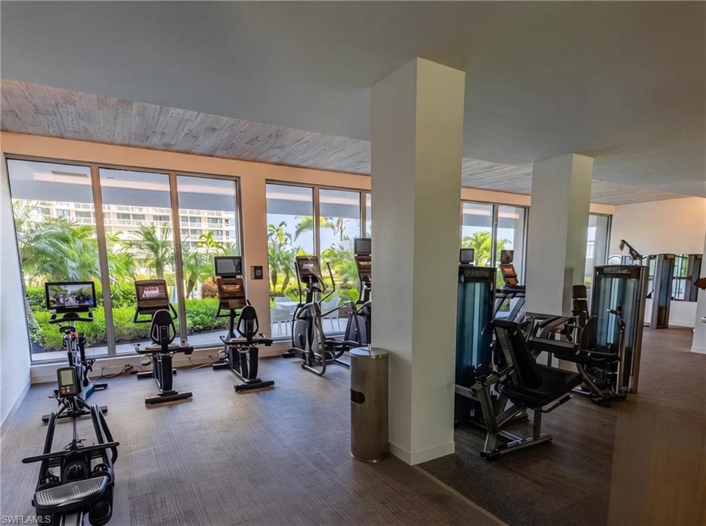 320 Seaview CT 608-23