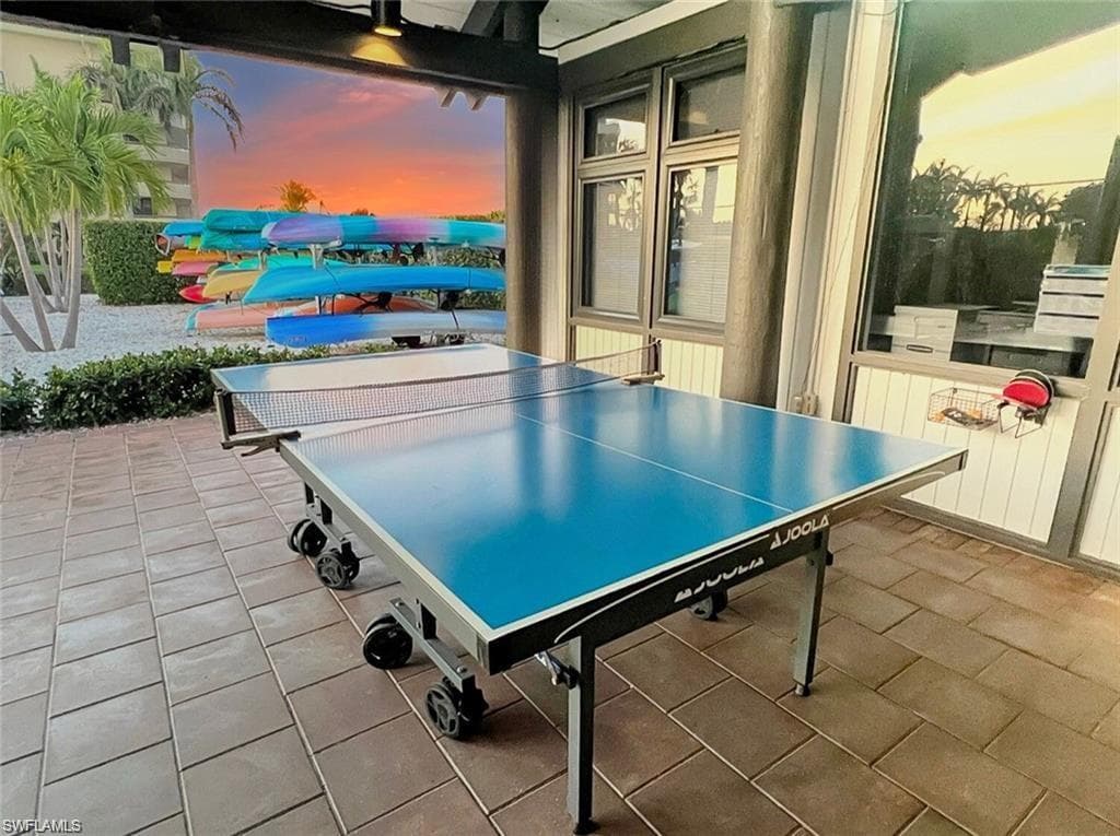 320 Seaview CT 608-27