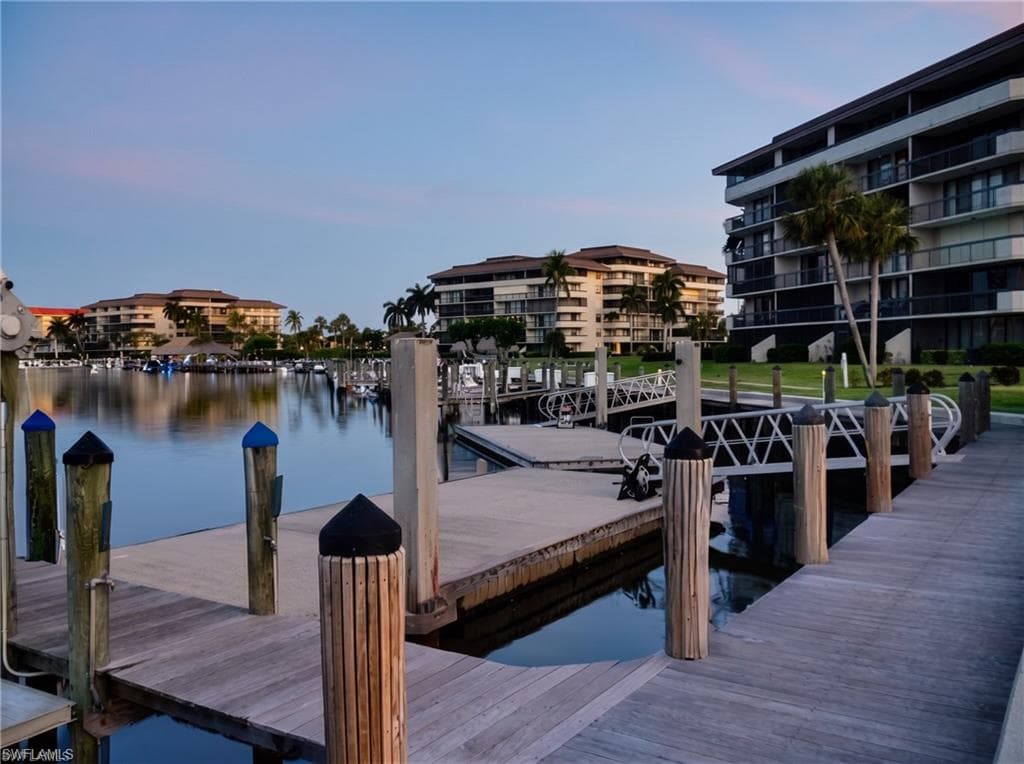 320 Seaview CT 608-22