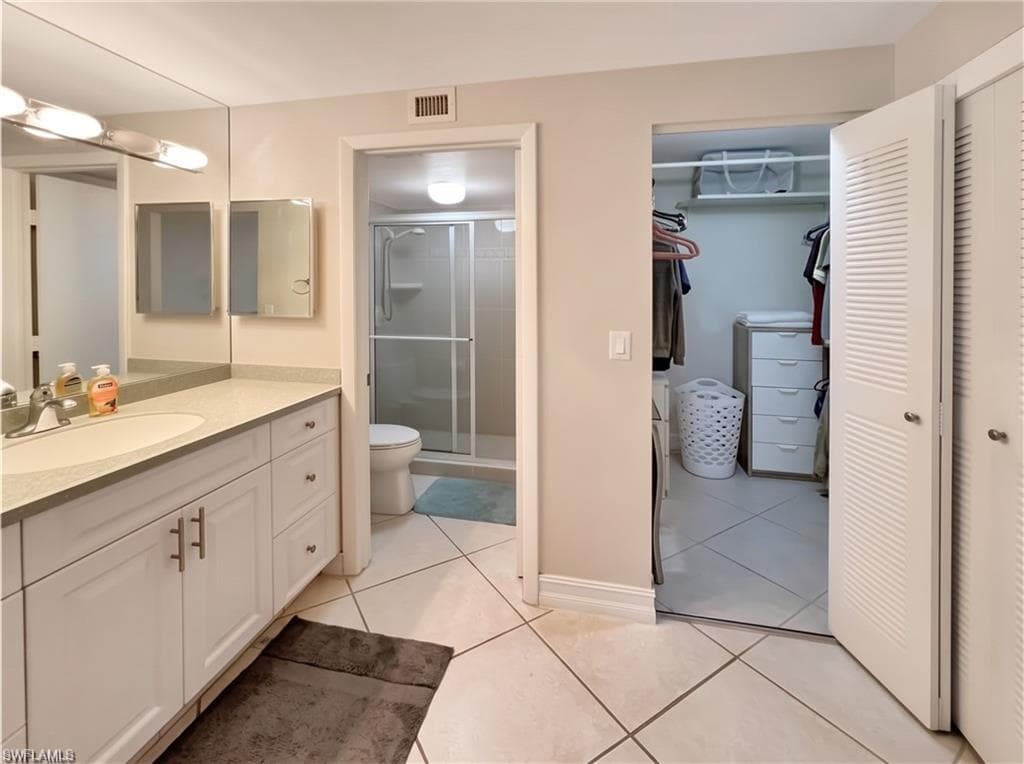320 Seaview CT 608-9