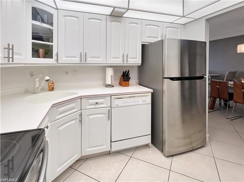 320 Seaview CT 608-18