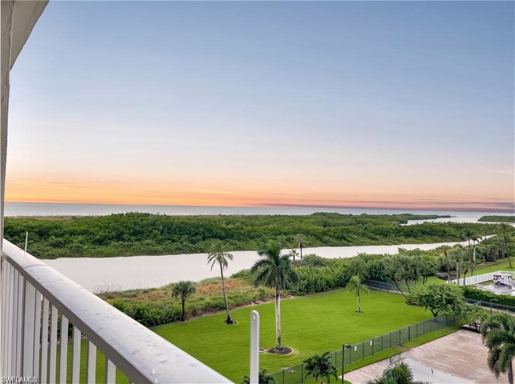 320 Seaview CT 608-15