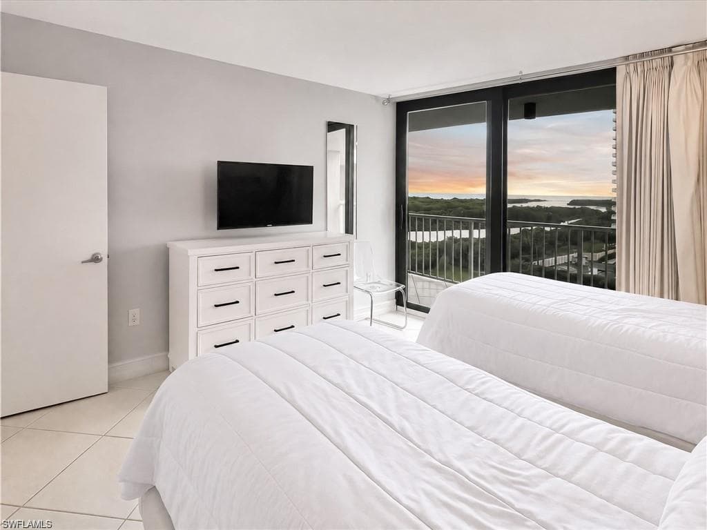 320 Seaview CT 608-11