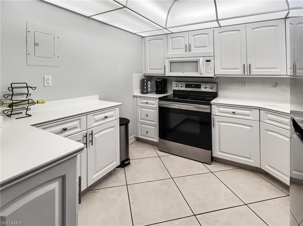 320 Seaview CT 608-19