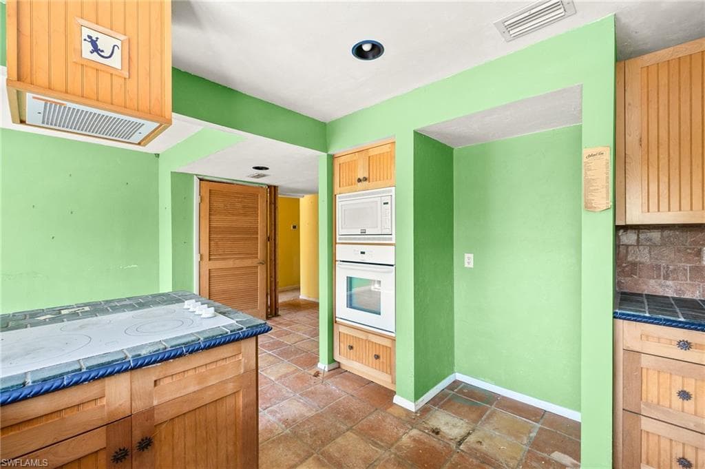 1866 Ardsley WAY-10