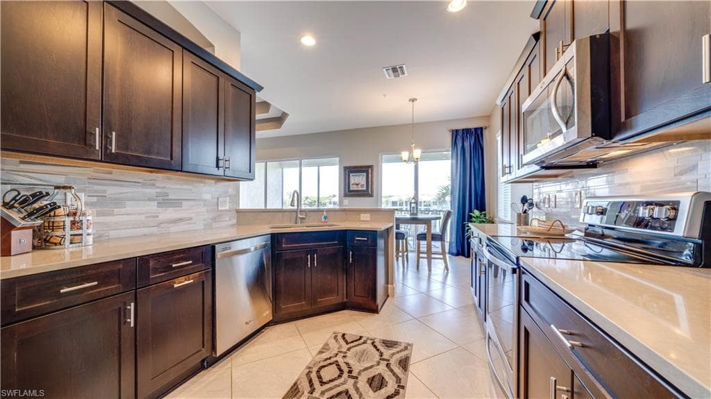 10230 Glastonbury CIR 202-6