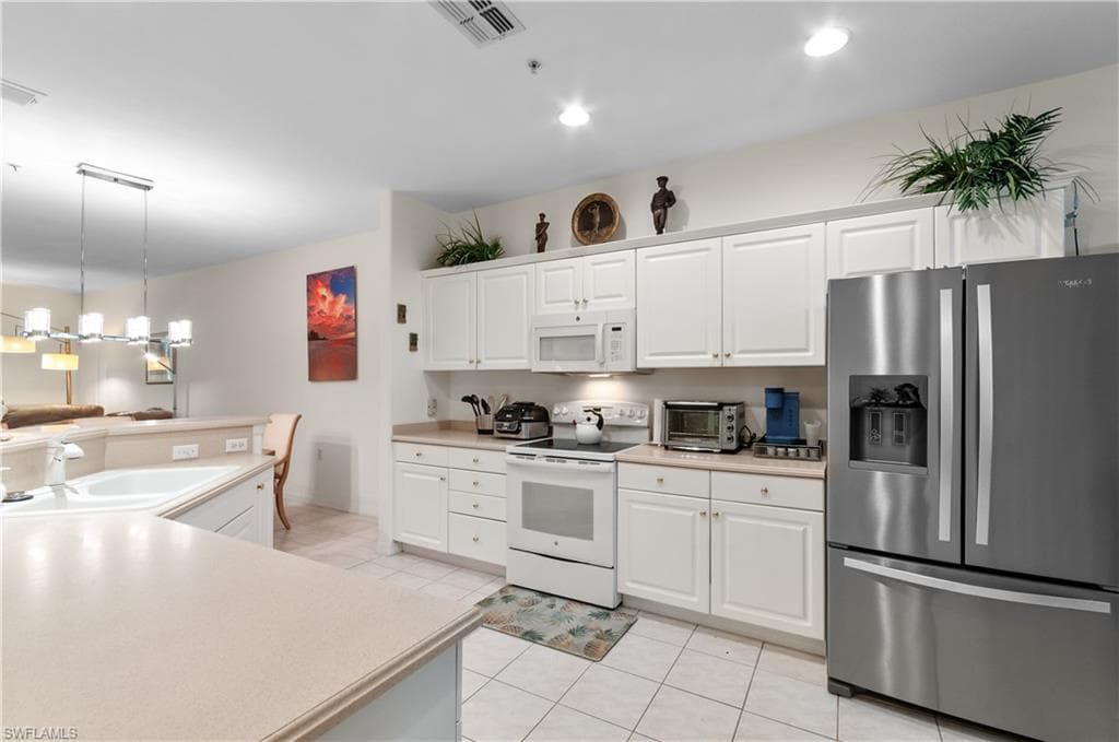 4853 Hampshire CT 105-6