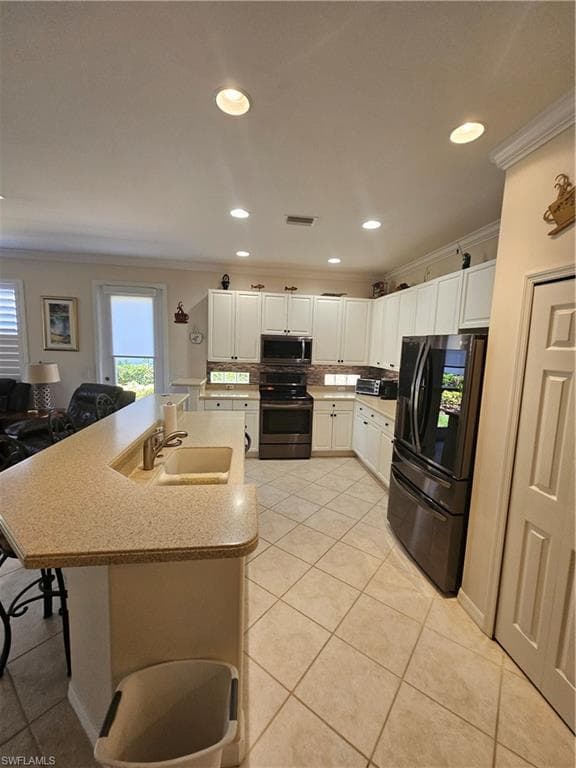 10518 Avila CIR-12